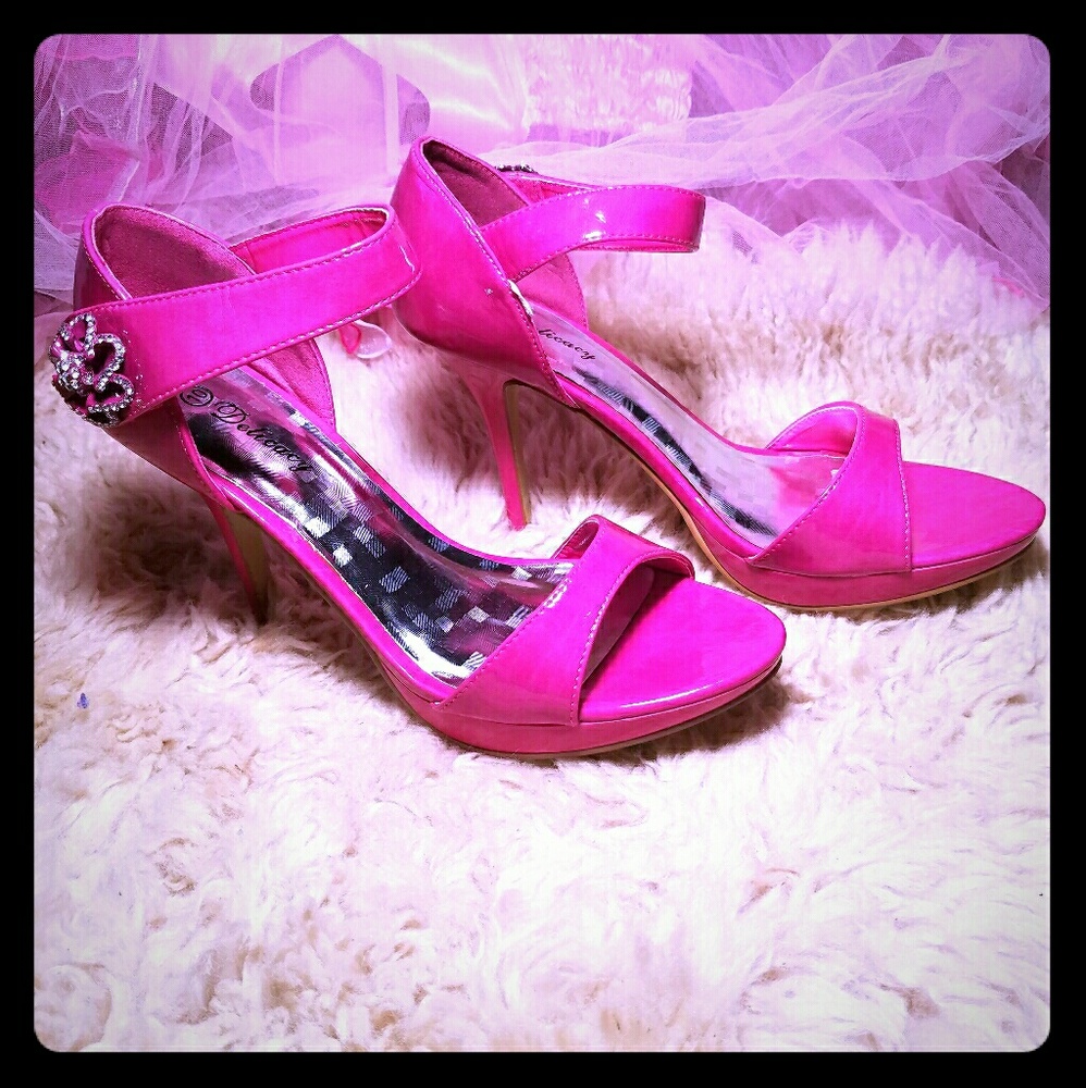 NWOT Delicacy Pink Heels